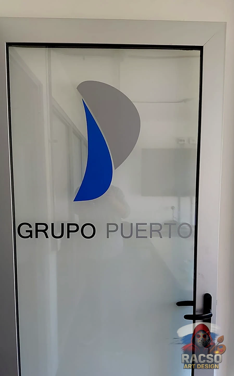 Vinilo Corporativo en Puerta de Vidrio